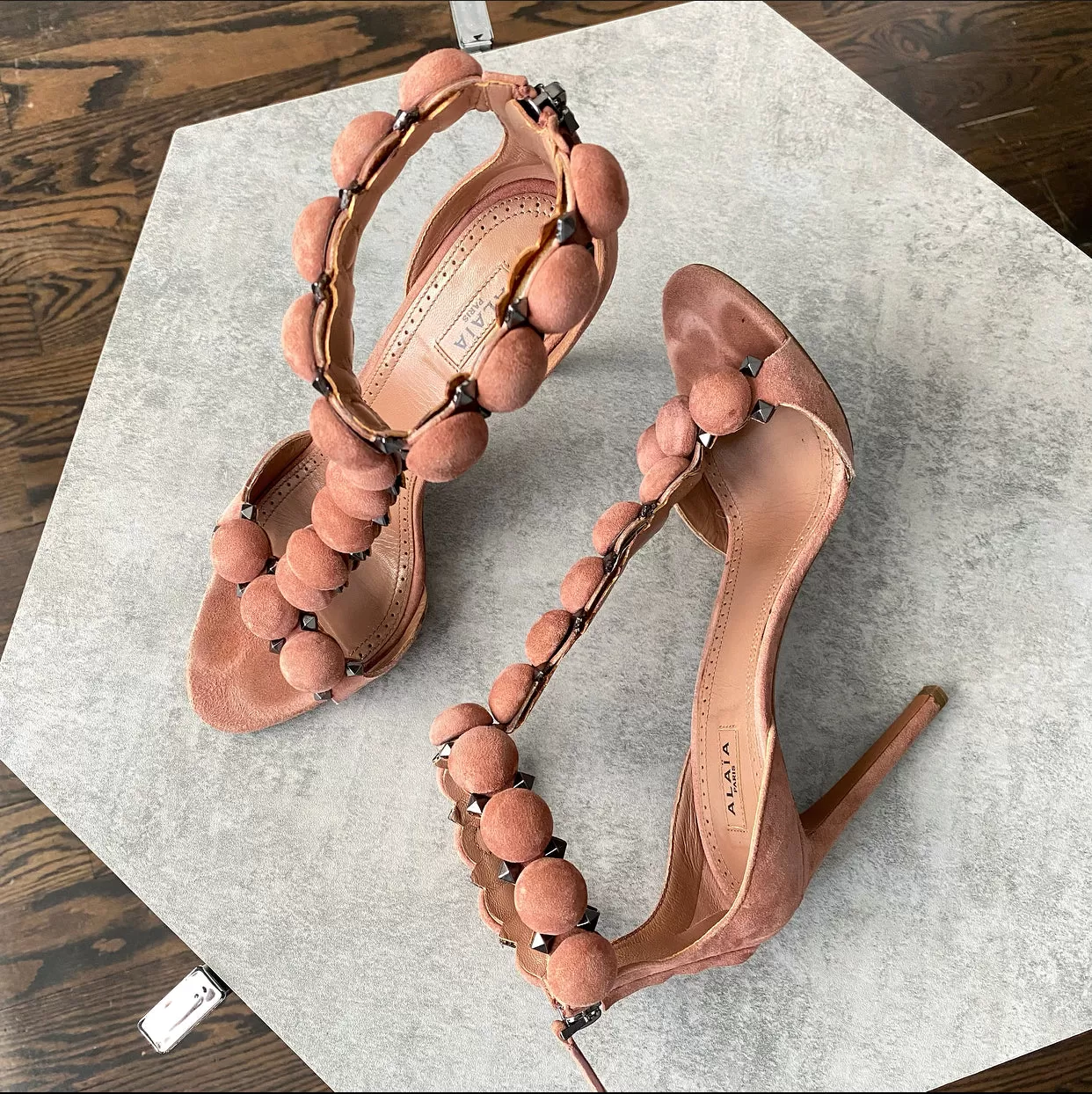 Alaia Quartz Pink Suede 110mm Bombe Sandals - USA 7.5