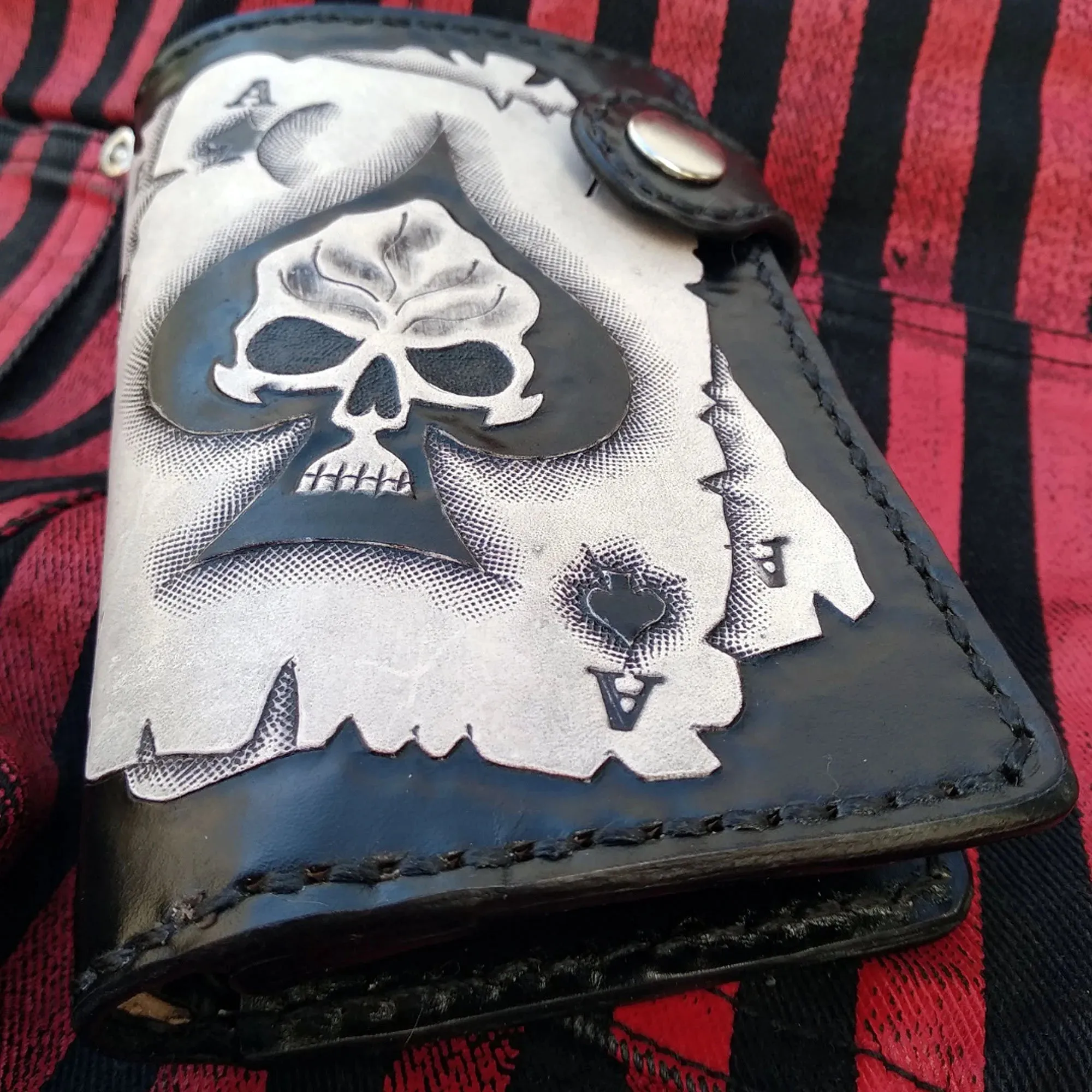 Biker wallet with engraved ace of spades