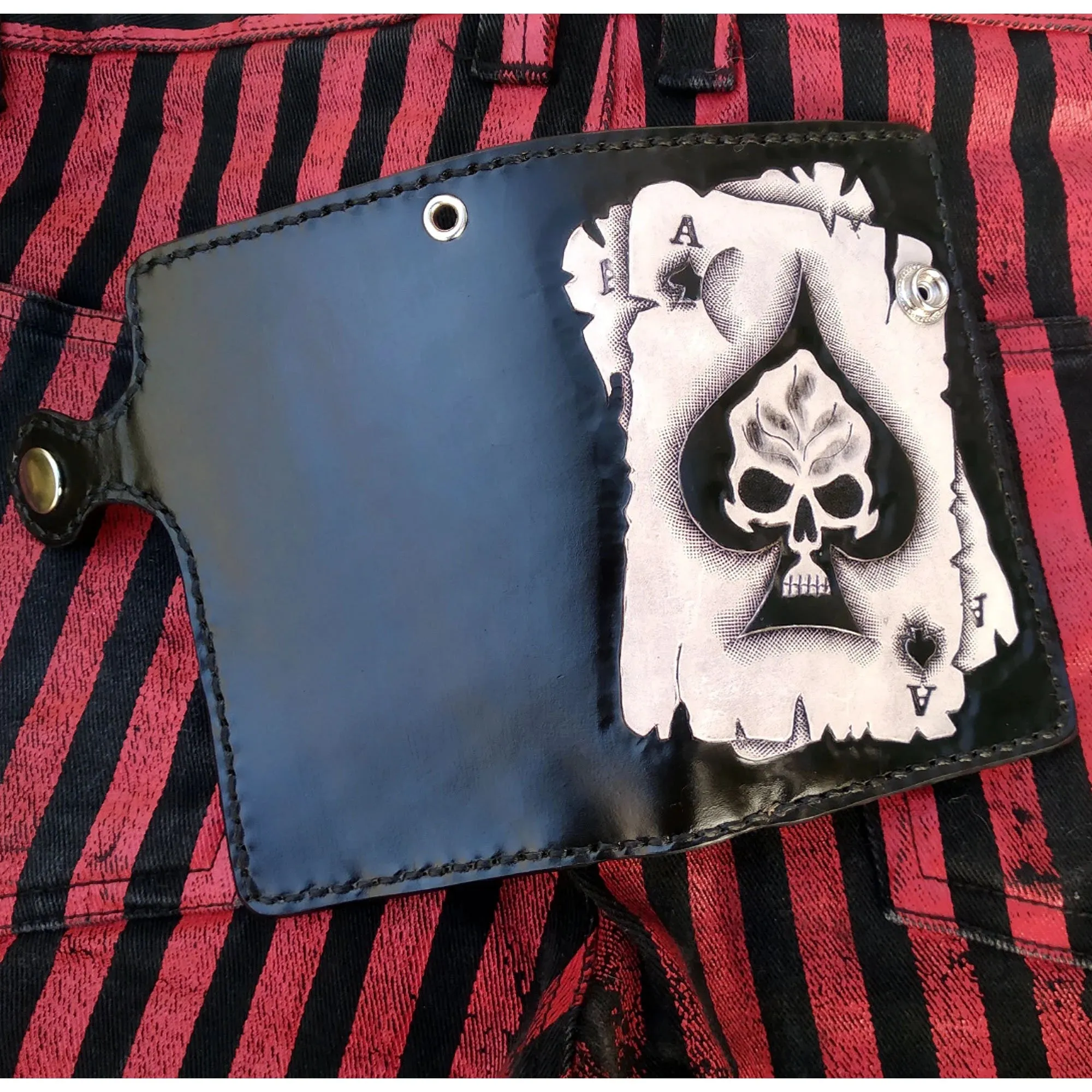 Biker wallet with engraved ace of spades