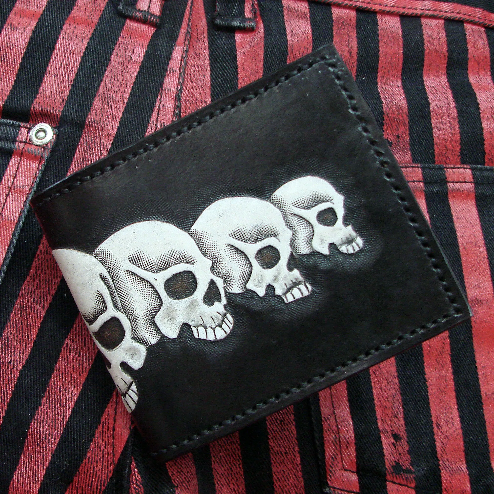 Handcrafted bifold wallet with Skulls