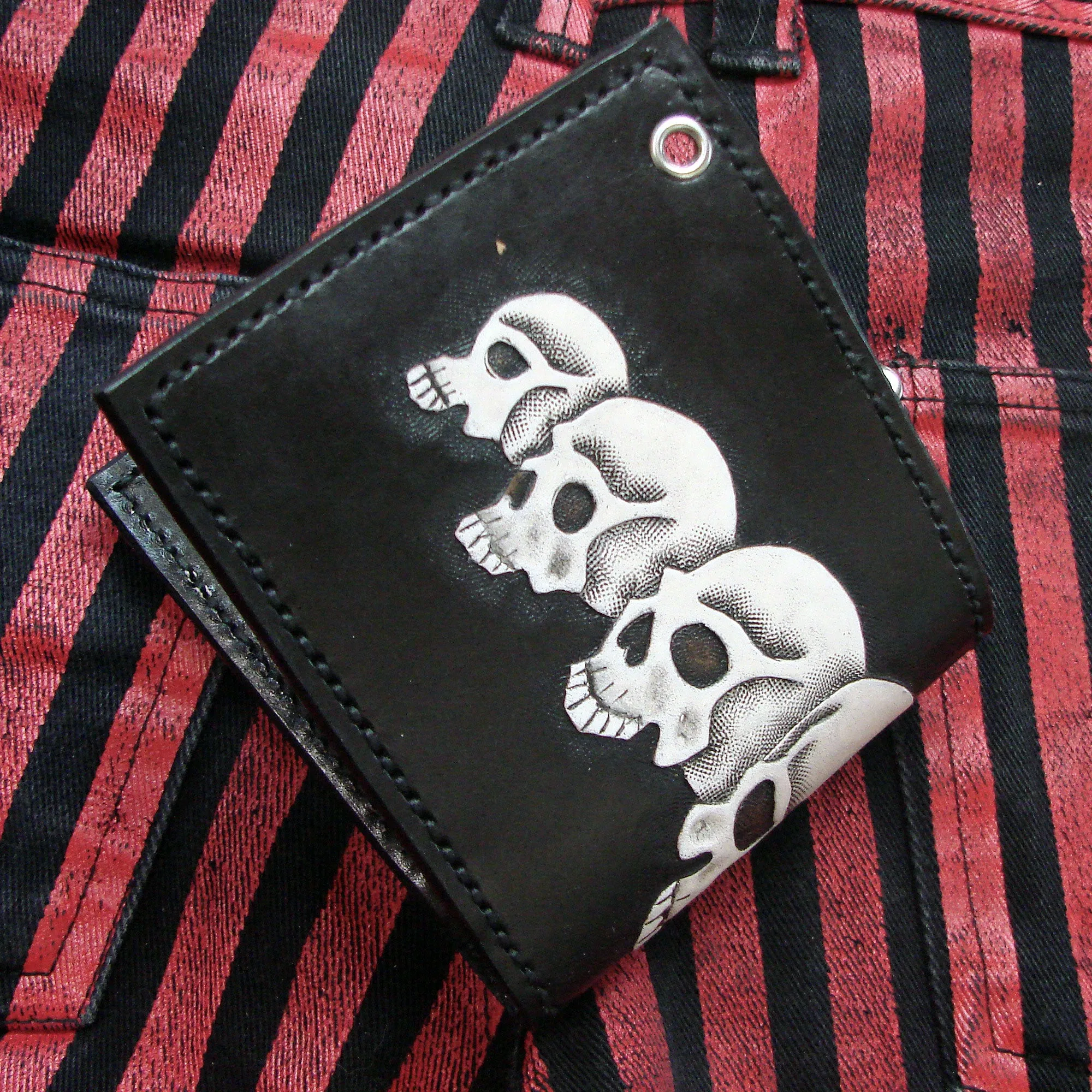 Handcrafted bifold wallet with Skulls