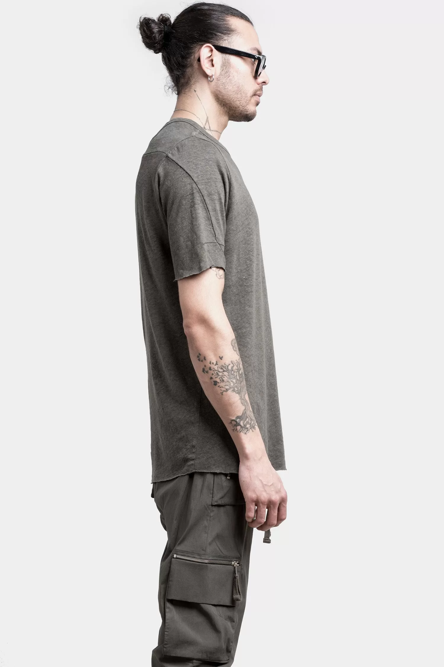 Linen blend scar-stich tee, Dirty Ivy green