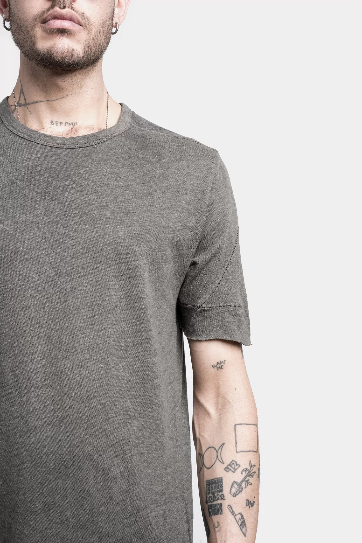 Linen blend scar-stich tee, Dirty Ivy green