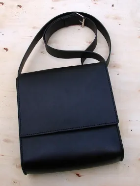 Messenger bag in black cow leather